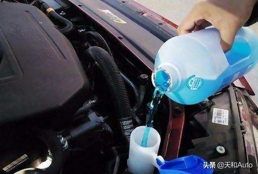 玻璃水和发动机防冻液一起用,玻璃水加到防冻液会损伤发动机吗