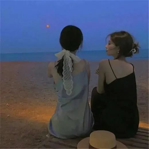 超好看的闺蜜头像一人一半真人,超好看的闺蜜头像动漫