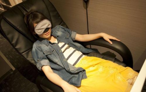 为什么网吧老板不会赶走蹭睡的人,网吧为啥老板从来不上网