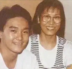 周星驰是如何从跑龙套变成导演的,周星驰从明星到网红