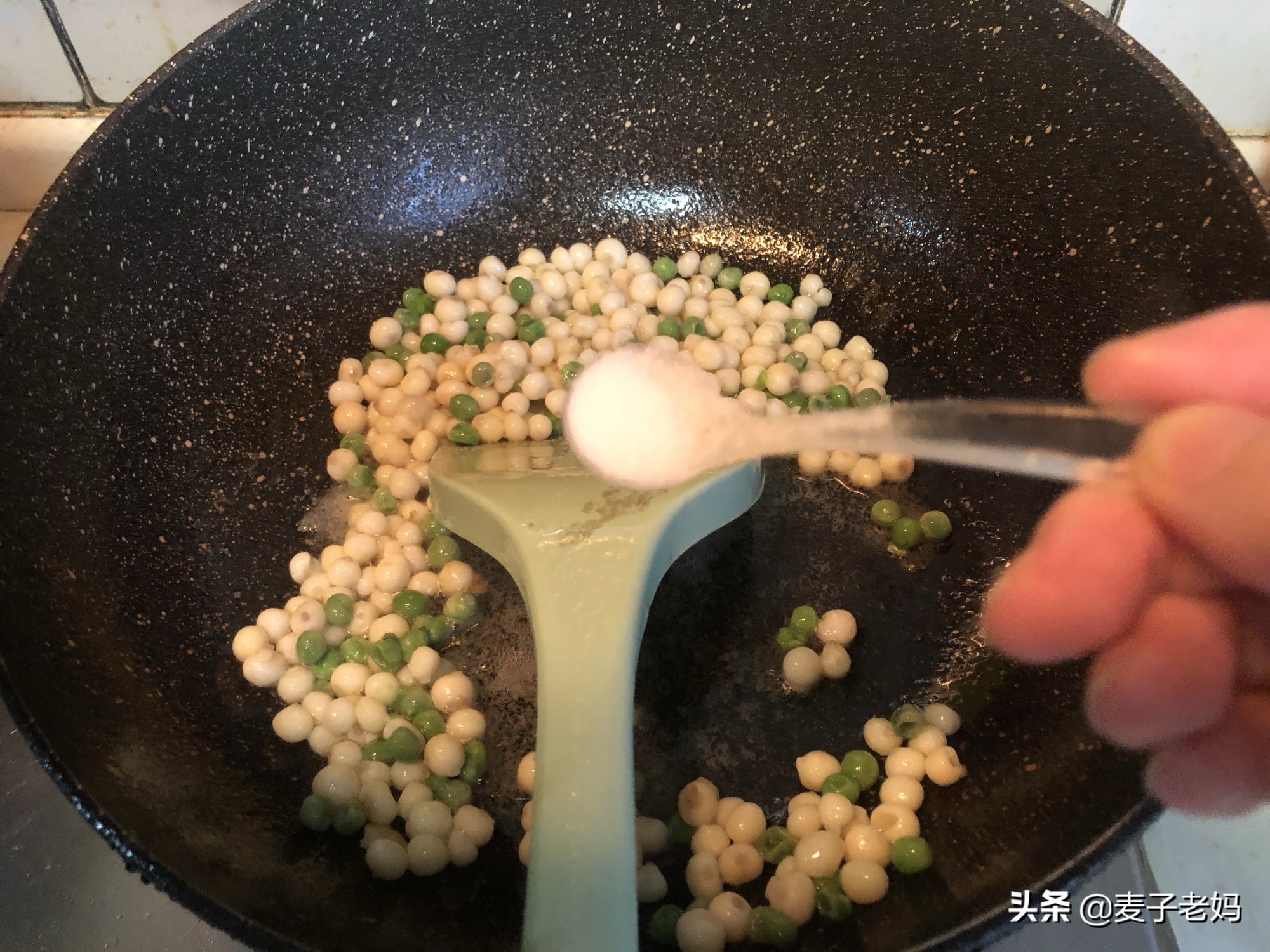 鸡头米炒虾仁酒店做法,鸡头米百合炒虾仁酒店做法