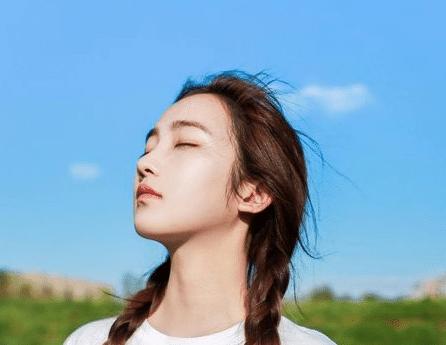 青少年长痘严重的原因,青春期长痘对心理影响