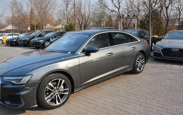 五系a6和e级哪个值得入手,5系e级a6l均顶配