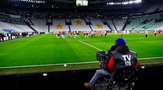 失去现场球迷呐喊助威声的足球赛，还有救吗？