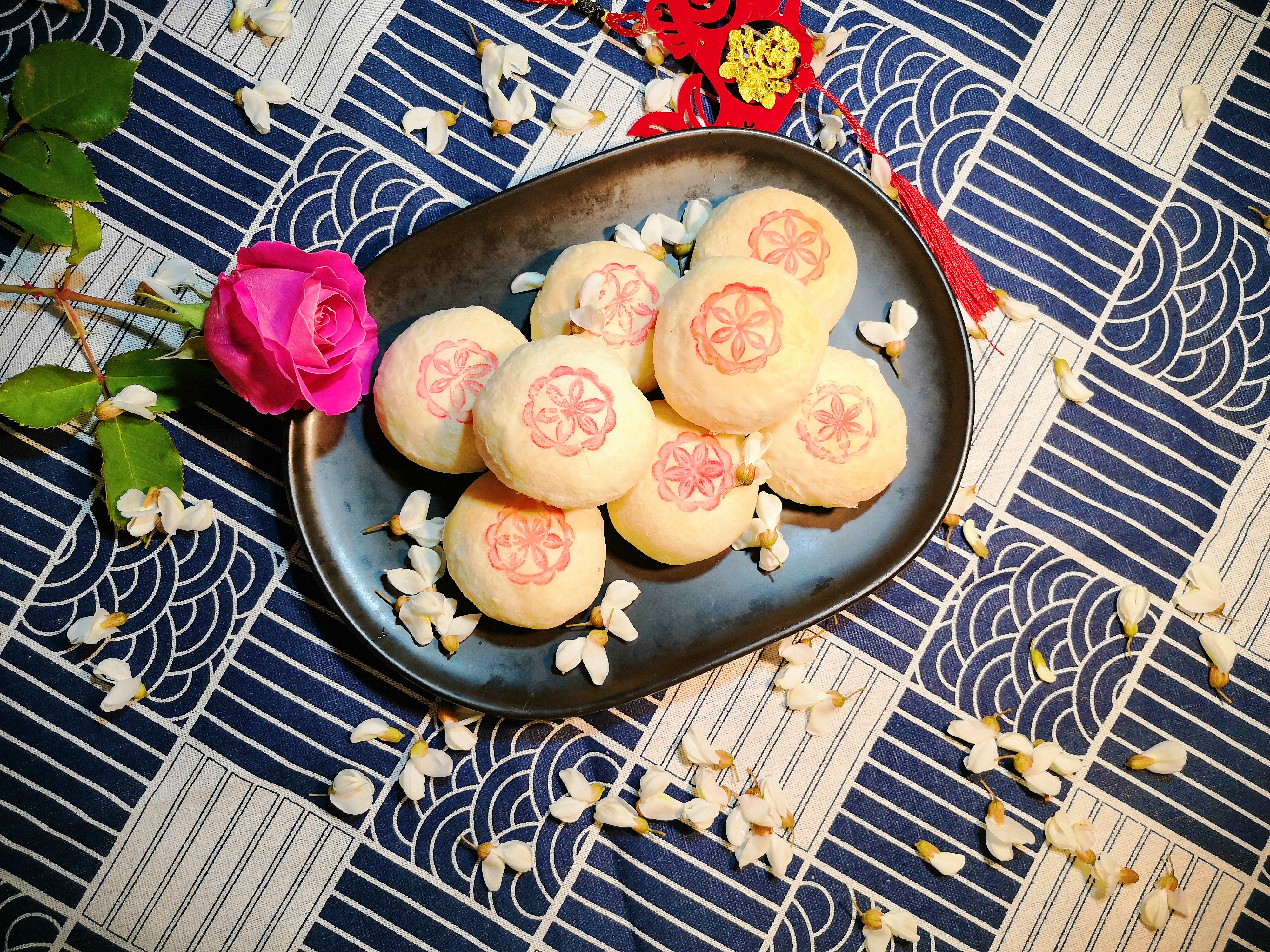 槐花饼怎么煎又软又香,槐花的10种家常做法槐花饼