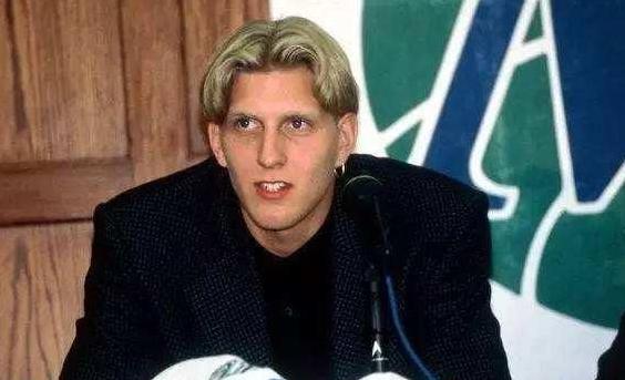 nba十大美男勒夫,骑士队乐福西装