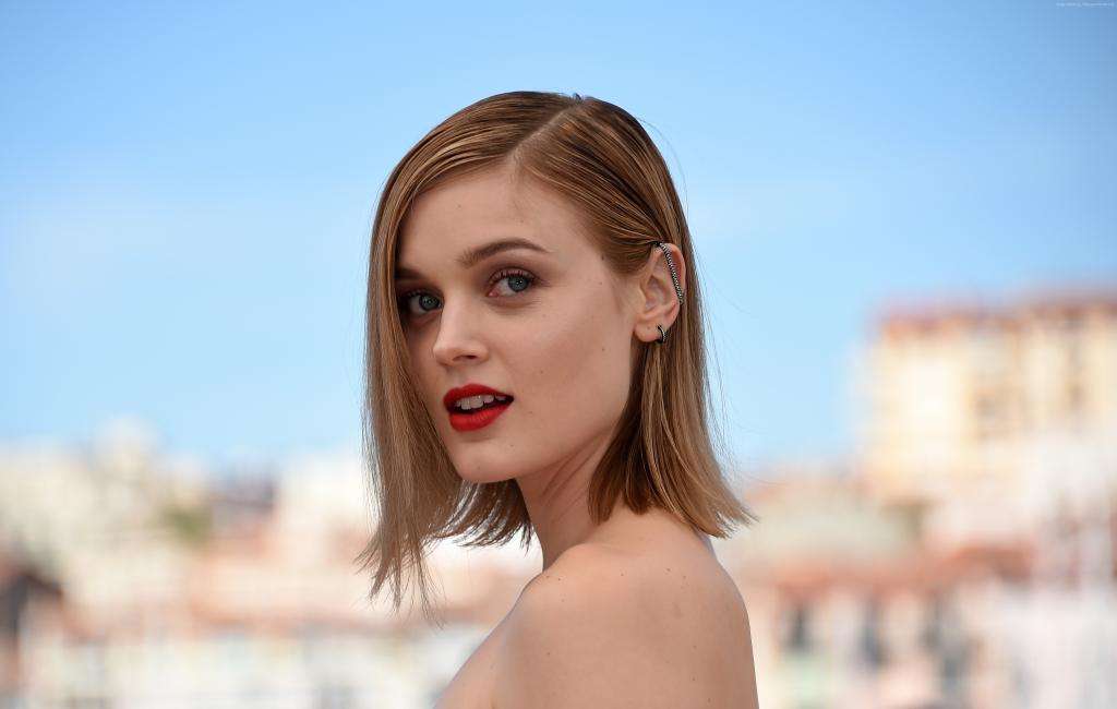 脸上有这些特点的女生真的很显老,脸大的女人有几个特征