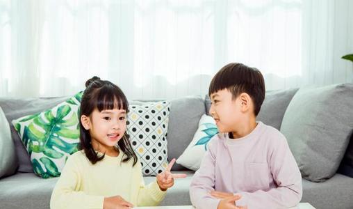 妹妹偷溜进哥哥房间“蹭床”，结局让网友笑翻：嚣张进去卑微出来