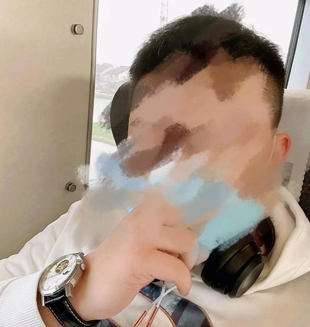 网恋富二代转账20万后续,男子网恋两年转账近15万