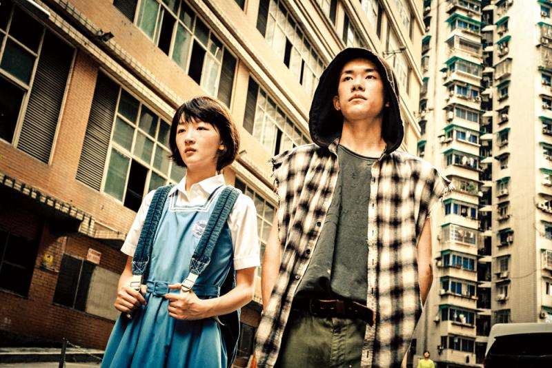 周冬雨：出道即巅峰，成最年轻双料影后，背后却离不开这两个男人