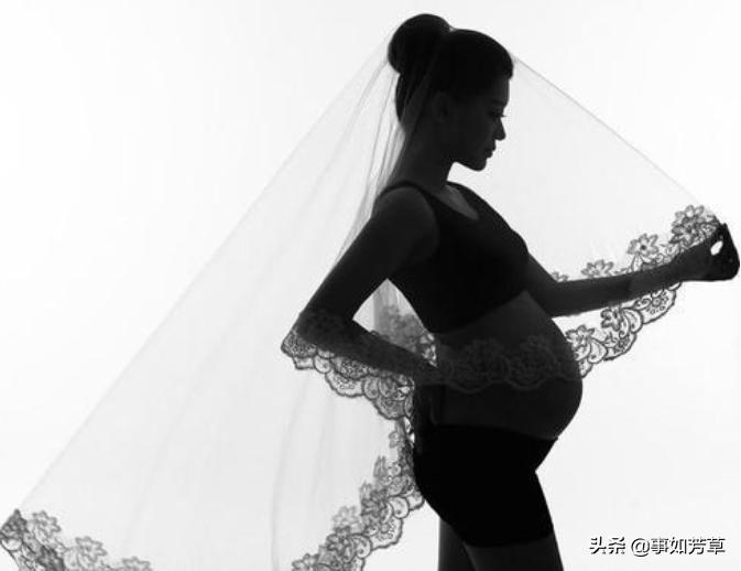 女子晒婚纱照孕照到朋友圈，亲友评论扎心：“拜托别出来辣眼睛”