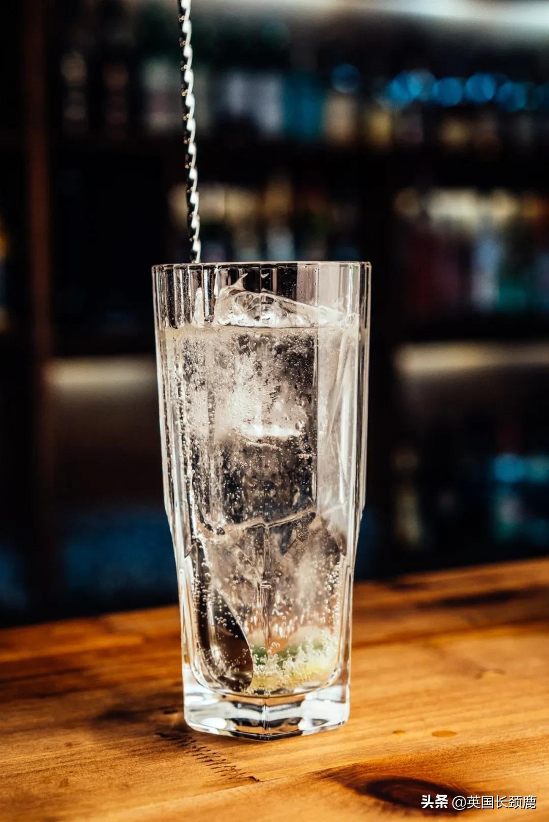 鸡尾酒调酒入门教程,鸡尾酒调酒基础知识入门和精通