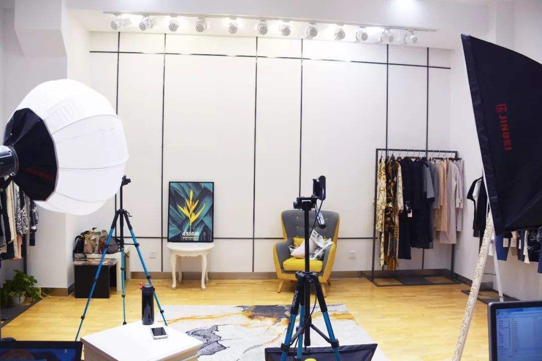 直播设备使用教程和开直播间教程,直播间需要准备哪些必备设备