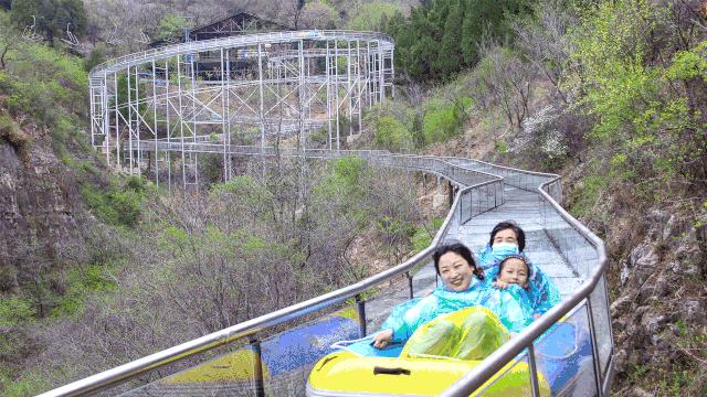 带你峡谷漂流感受一下夏天的气息,端午游玩清凉谷踏浪漂流清凉一夏