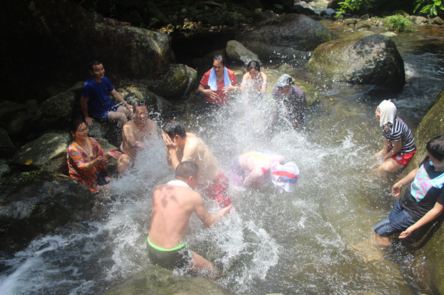 7月7日山间一潭水，悠游无夏日，狮子头莲花坑溯溪潜水开炉腐败
