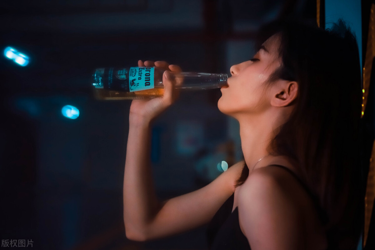 某高校教室不雅视频曝光，遭全网疯传：纵欲的人生，到底有多可怕