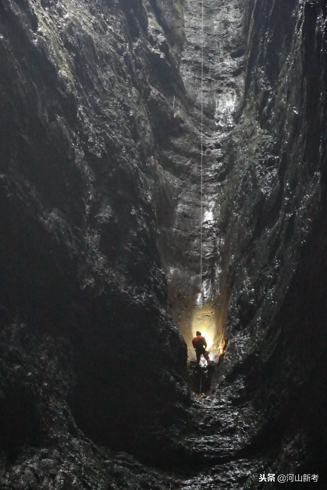 探险中国天坑视频,专家探险贵州神秘天坑完整版视频