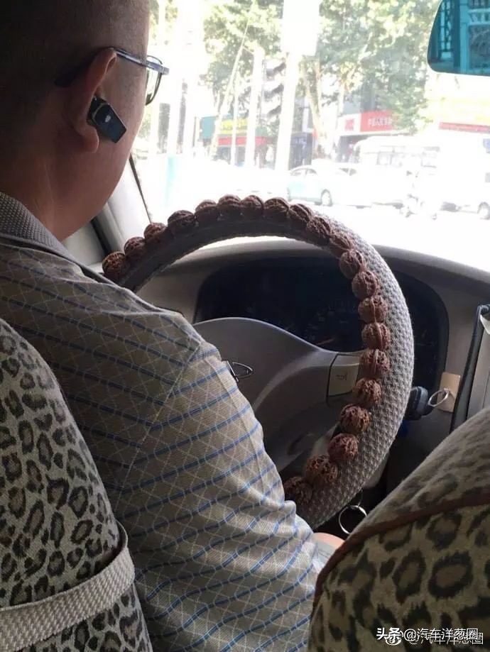 情人节开大奔接女朋友，拉开车门她却说要分手？！