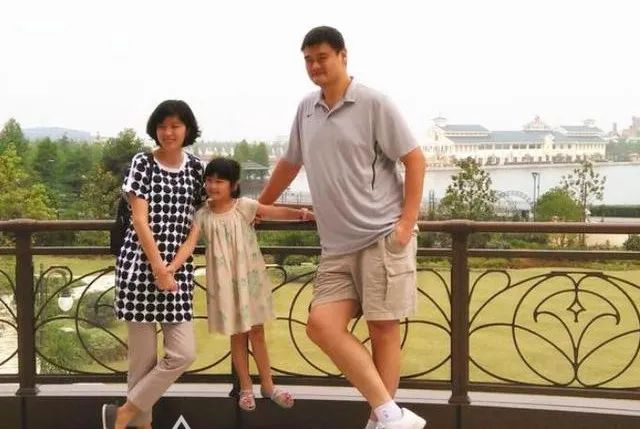 姚明女儿身高和同龄孩子比较,揭秘姚明女儿时身高增长的秘密