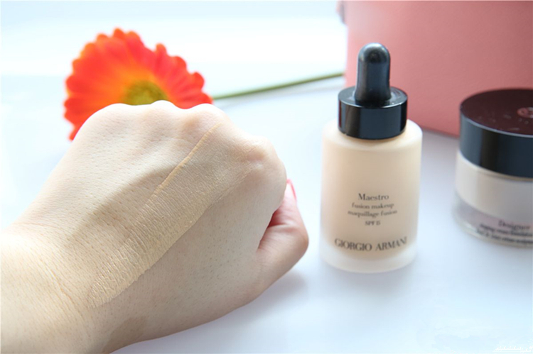 夏季底妆服帖技巧,夏季底妆怎么不脱妆油皮