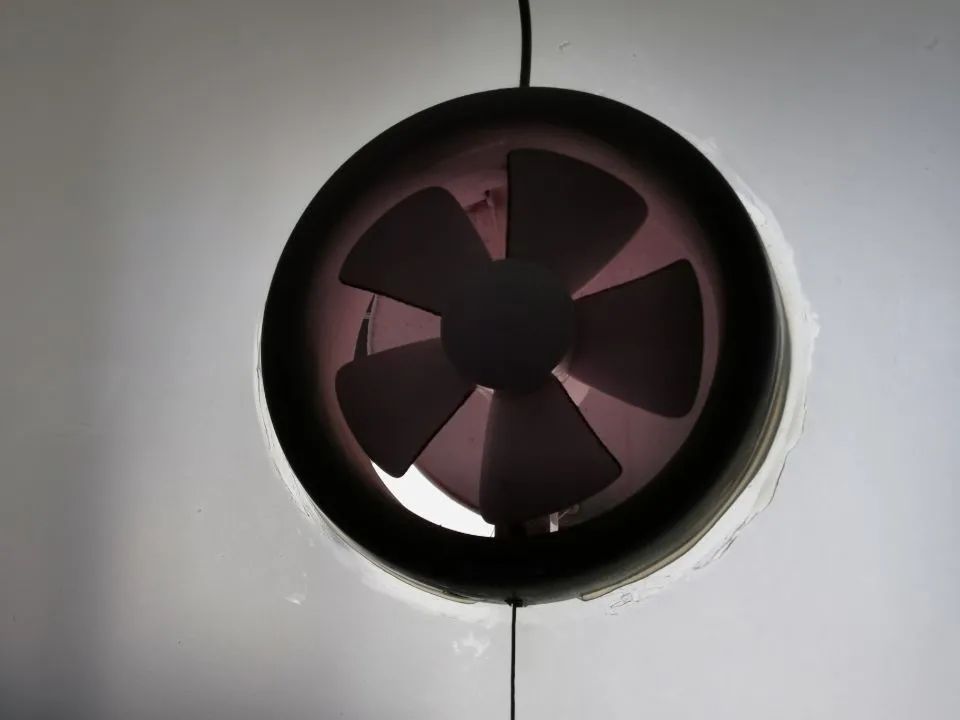 顶楼跟顶楼到底买哪个好,房子买顶楼有哪些缺点和优点