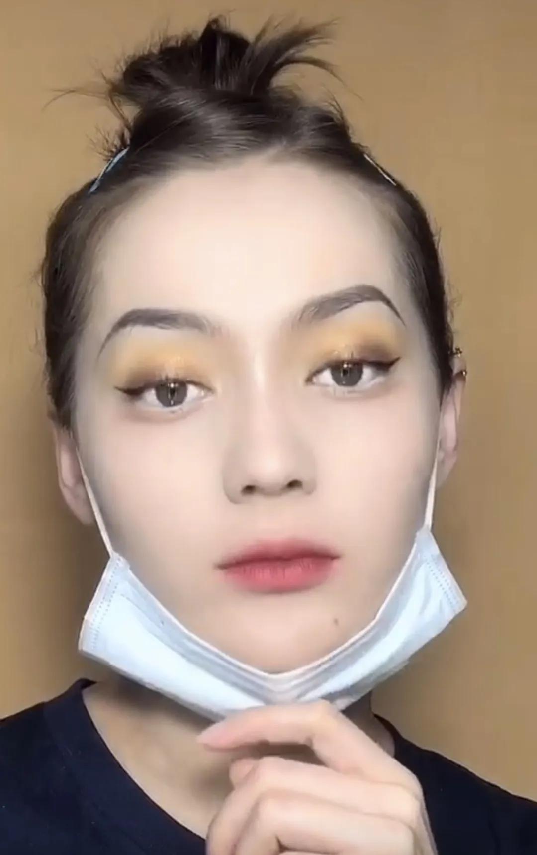 口罩也挡不住我的美，切磋1/2张脸你选谁