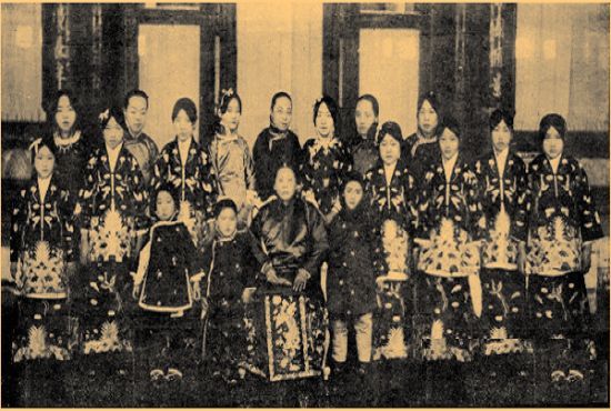 在位83天的皇帝袁世凯，皇帝梦虽然短暂，后宫却彩旗飘飘