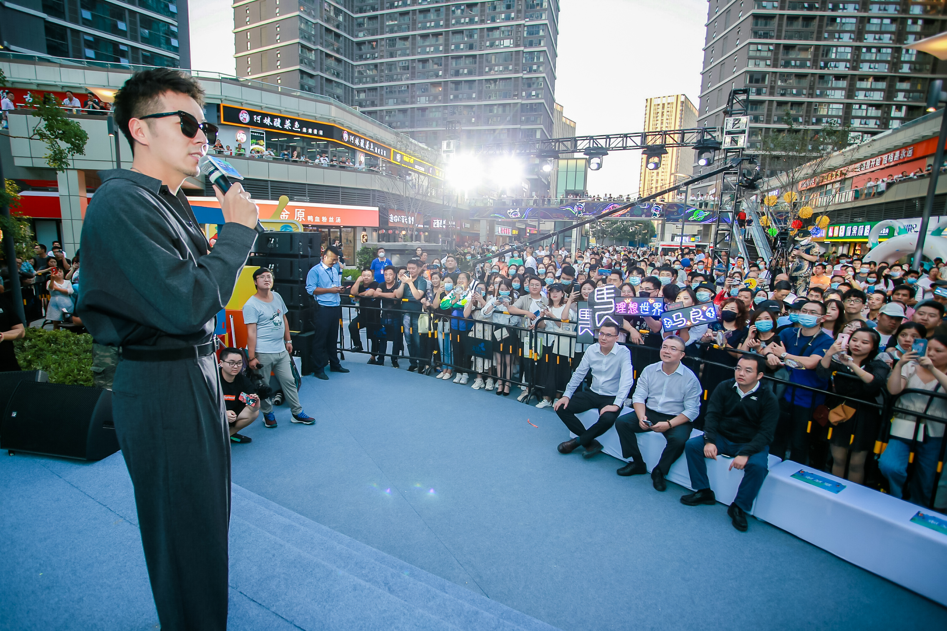 星奥回忆|龙湖南京江北天街炫新启幕，马良热力开唱引爆全场