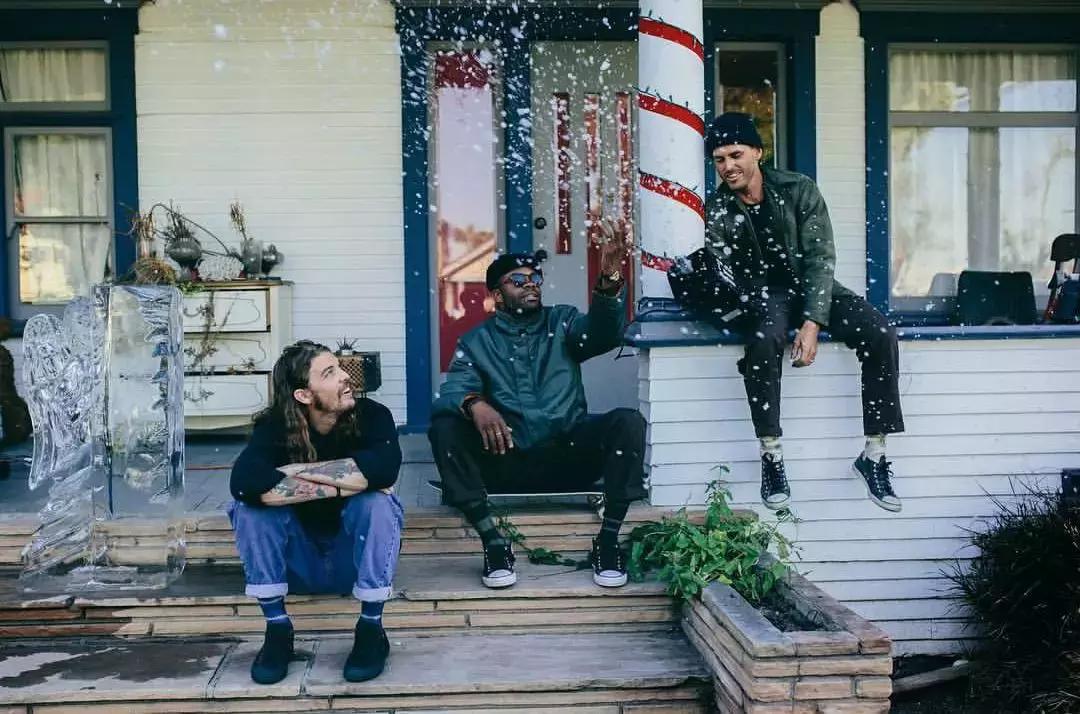 看男生第一眼会看鞋是什么心理,看男生第一眼会看衣品