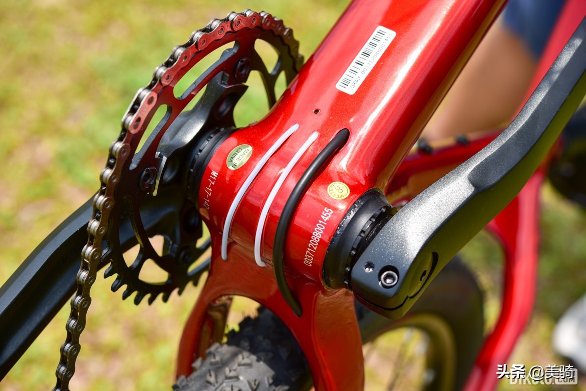 ucc竞争者race测评,万元以下碳纤维山地车