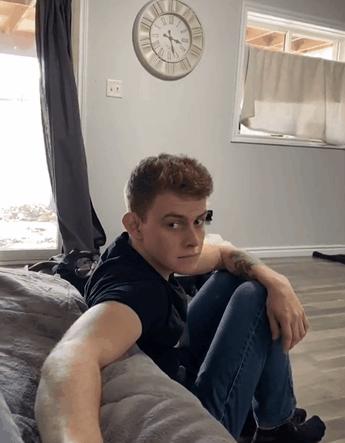 澶栧浗浜哄湪鐢锋湅鍙嬮潰鍓嶇殑鍙规皵,鐩樼偣琚洿鐢锋皵鍒版姄鐙傜殑鐬棿