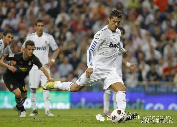 牛尾巴挑球过人教学,五人球过人技巧