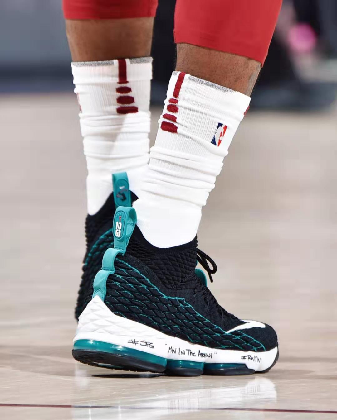 詹姆斯第十六代篮球鞋最新配色,詹姆斯2024篮球鞋多少钱