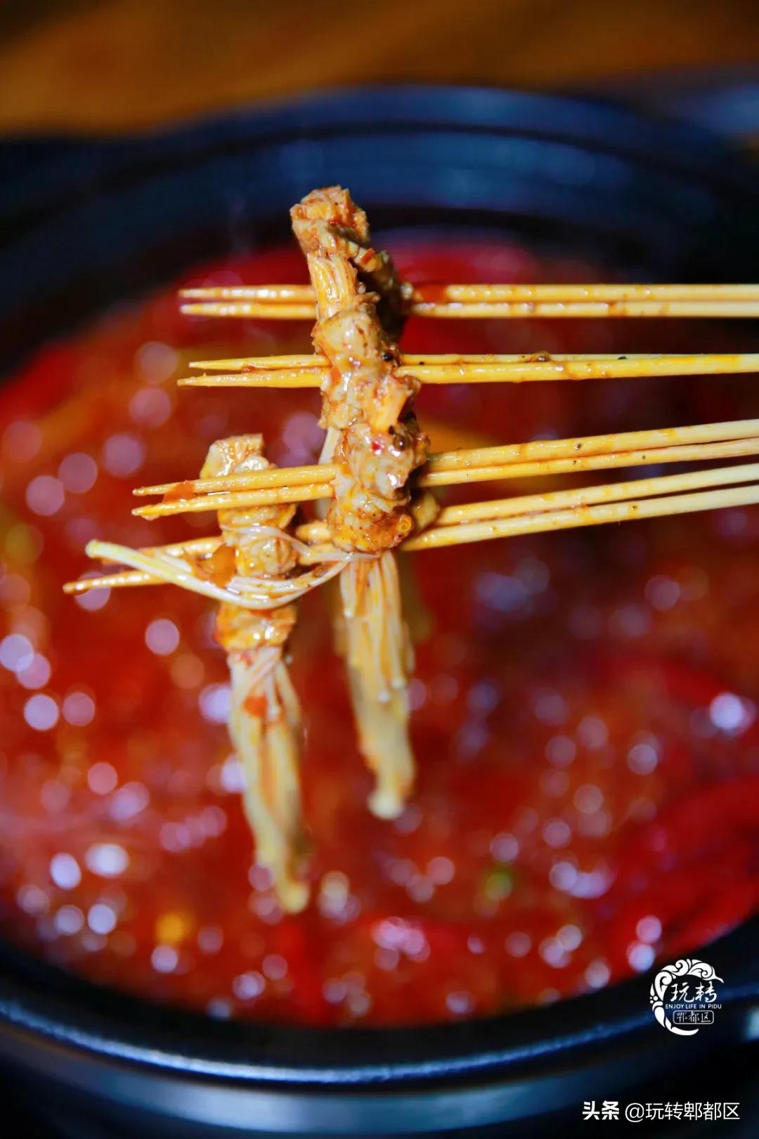 郫都西门新开砂锅串串，来“老屋头”，涮人情味儿