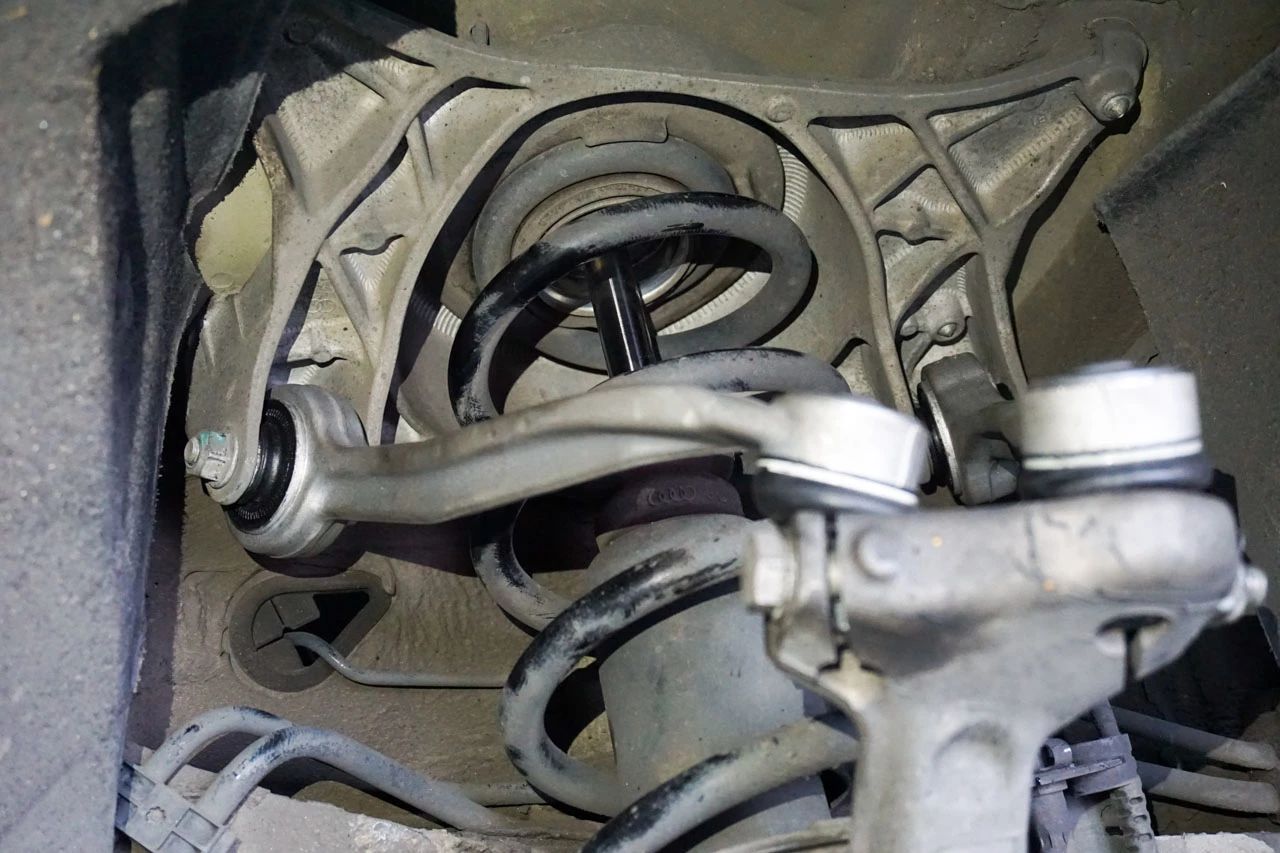 下摆臂衬套老化有什么影响,下摆臂衬套老化开裂