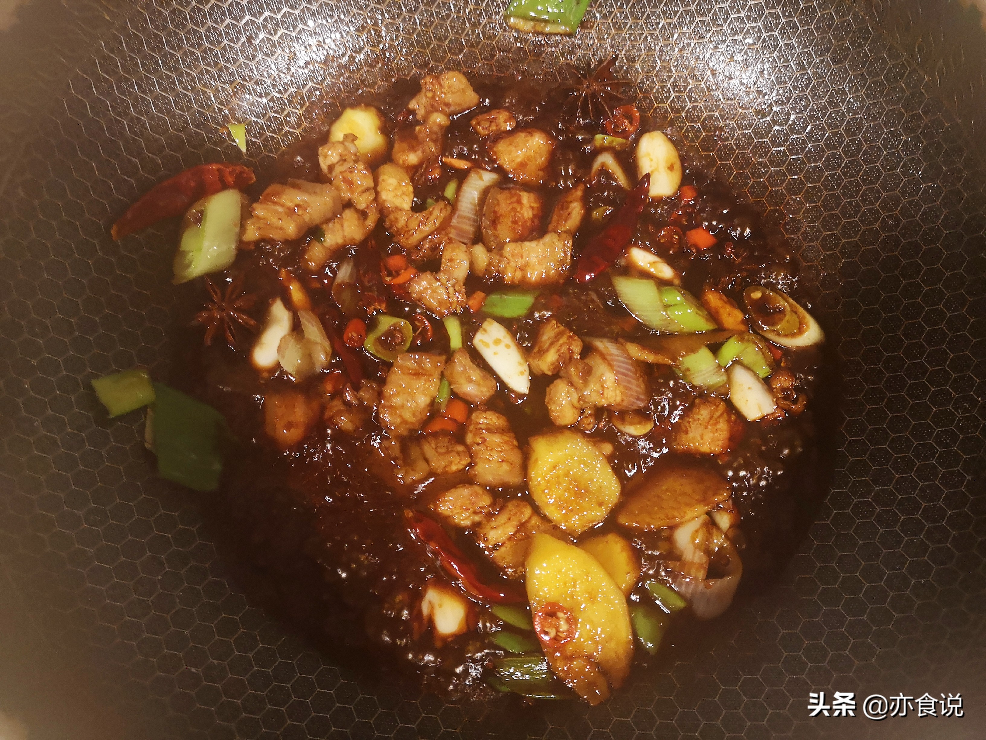 炖鱼家常做法草鱼不腥,东北铁锅炖鱼草鱼最正宗的做法