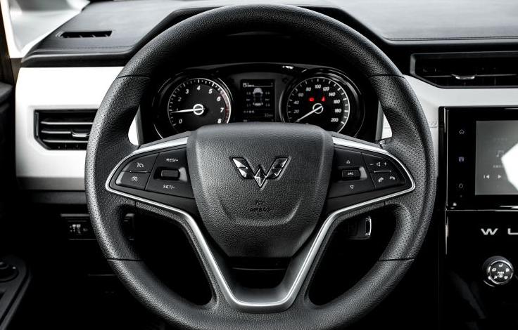 五菱宏光plus上市五座2020,五菱宏光plus新一代神车