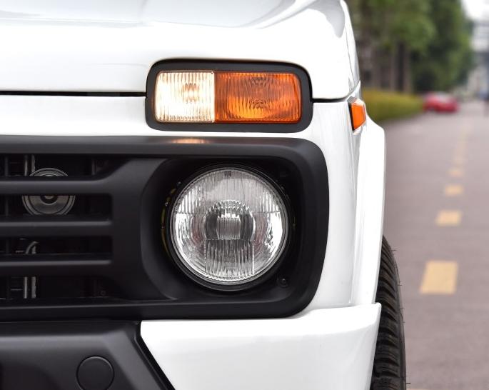 越野圈公认的三款老炮车型，手动挡、手摇窗、手摇发动，212上榜