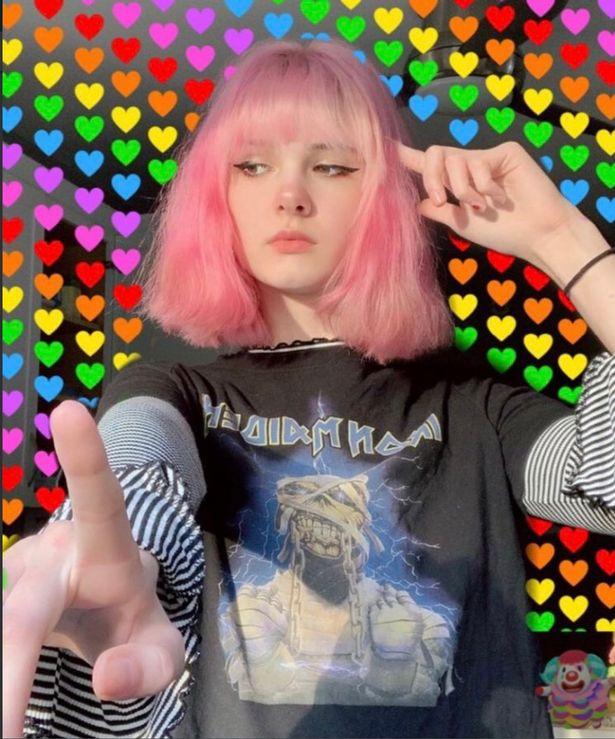 美国美少女网红被男友割喉，男友把惨状发布网上后自杀