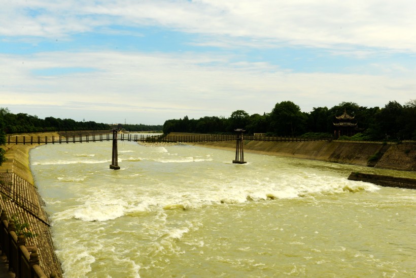 火石飞花红古堰光芒曾经照四川，灌县（都江堰市）包产到户追记