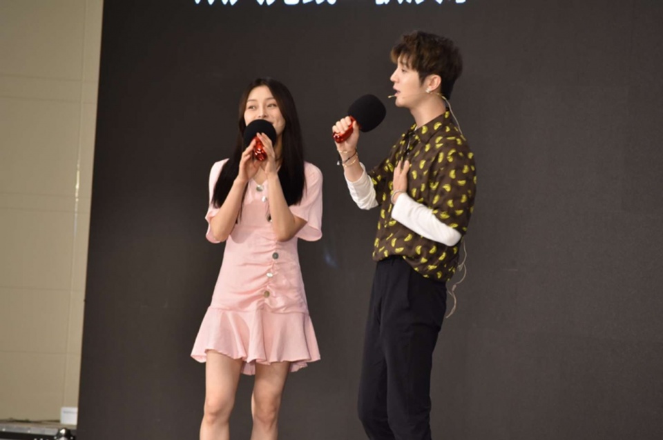 开创无线双人合唱功能唱吧新品话筒G2继续打卡《向往的生活》