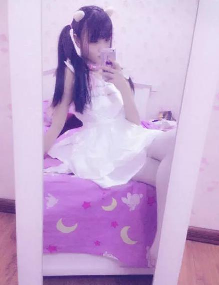 14岁女生晒“私房照”，早熟程度超乎想象，网友：尺度有点大