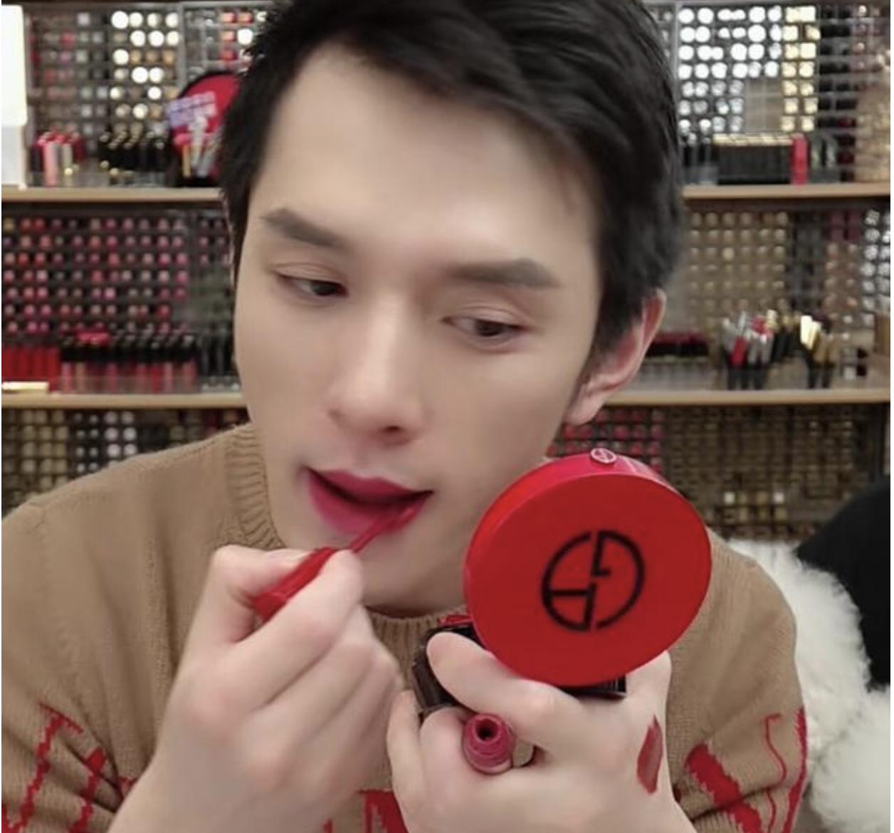 湖南小伙赚8000个亿,男子卖口红赚千万