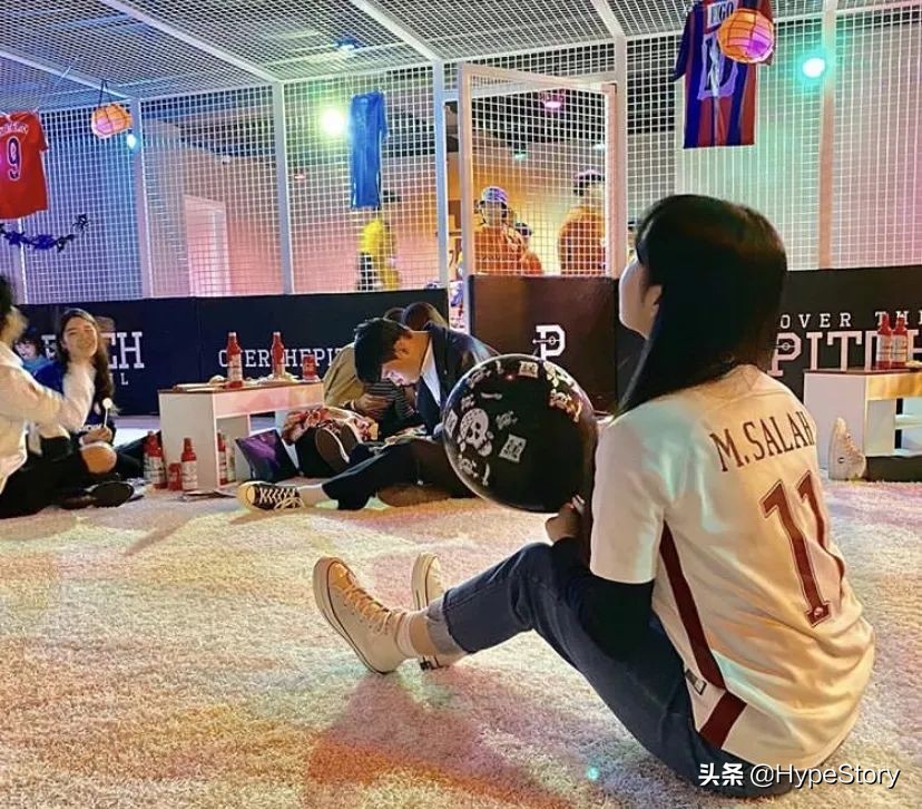 球场变身恐怖乐园，定制球衣玩到嗨：球迷的万圣节是怎么过的？