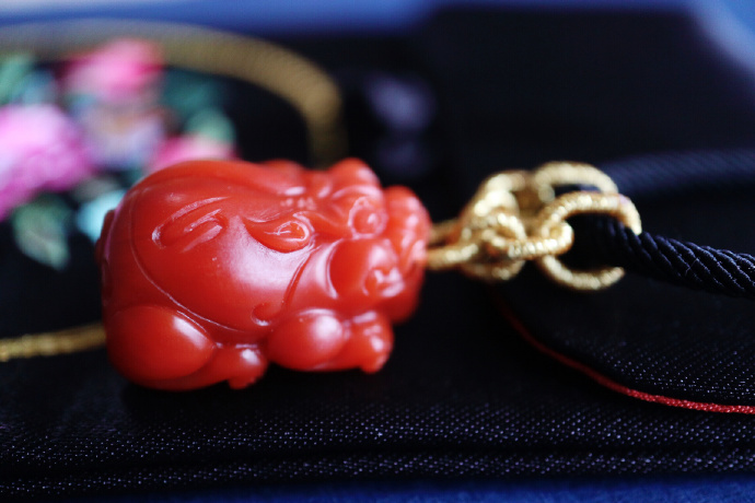 南红玛瑙到底是什么颜色的,南红玛瑙什么颜色的最好