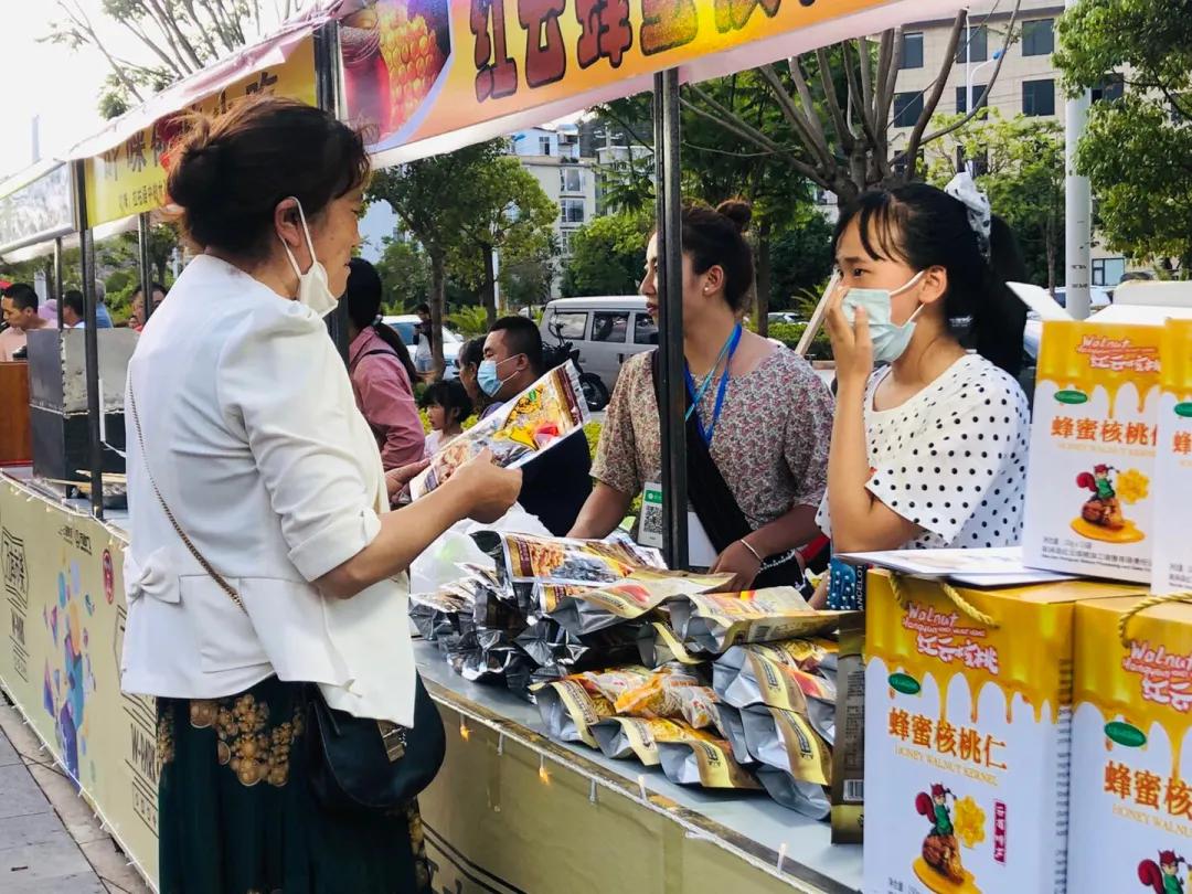 大理夜市水果小吃一条街,大理兴盛附近夜市哪里最热闹