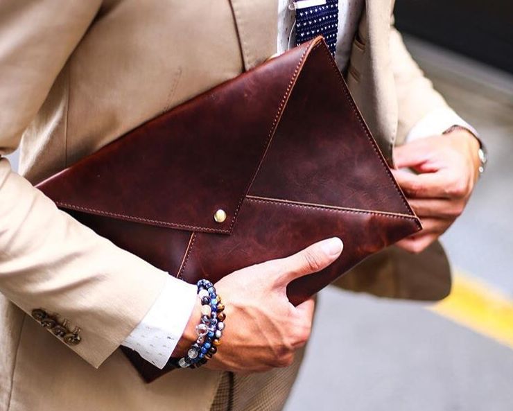 中国人为什么喜欢夹包,老外学中国人夹包