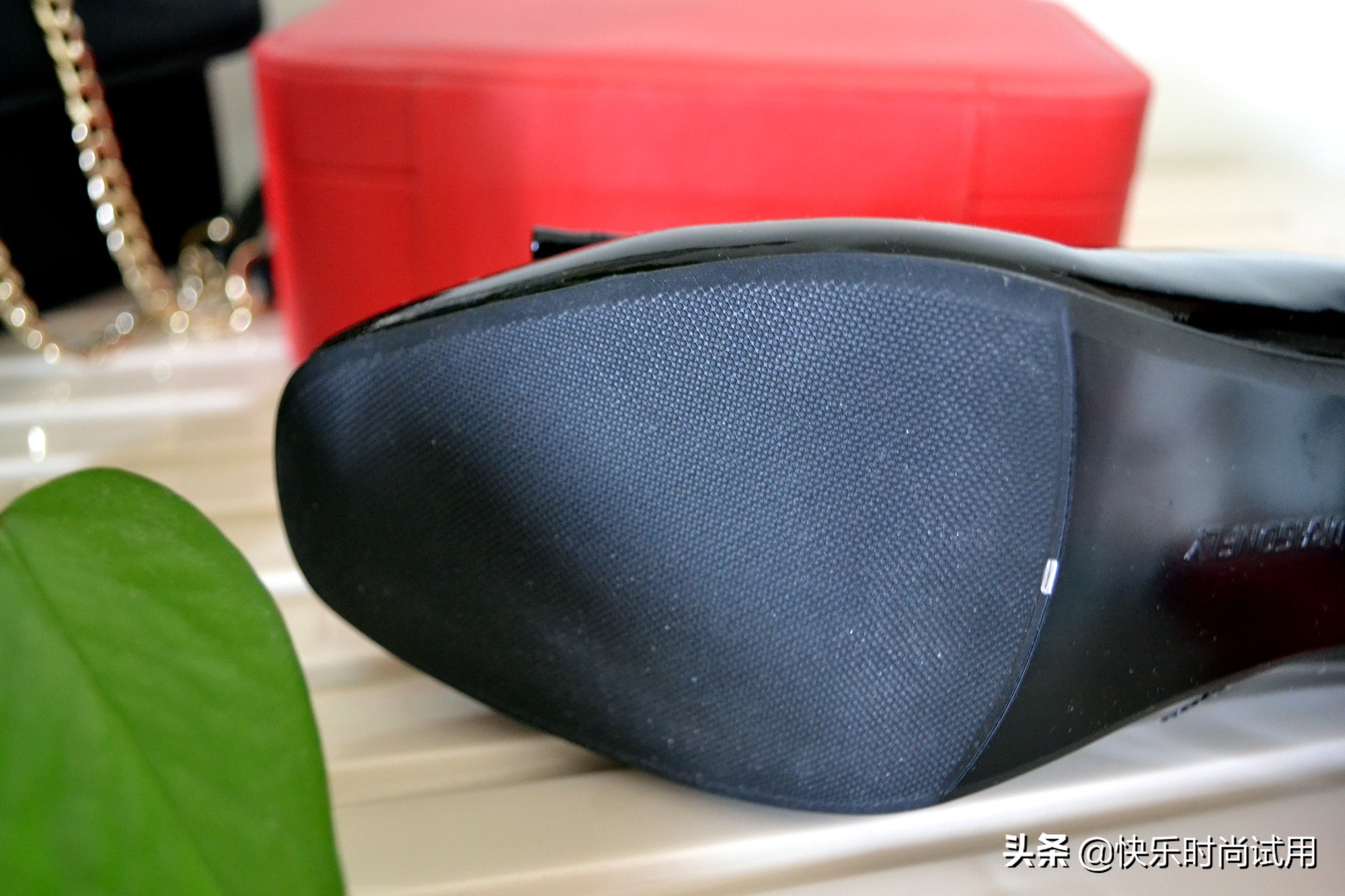 红蜻蜓女鞋正品鞋有真皮吗,红蜻蜓的鞋子怎样确认是正品的