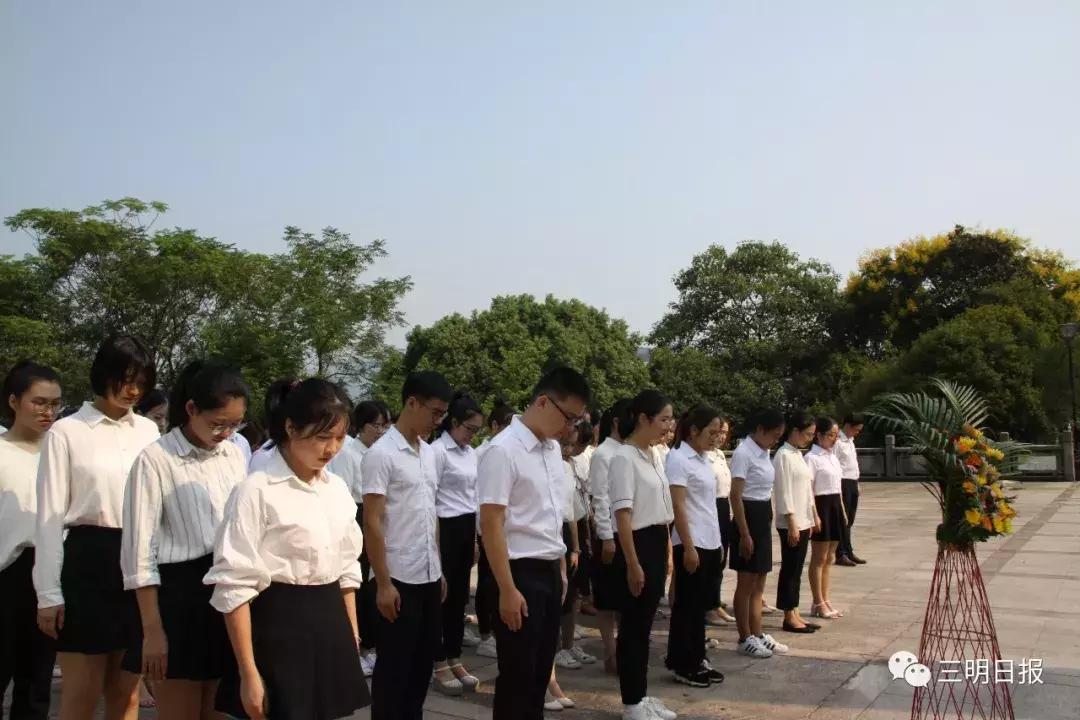 市区两级领导看望慰问广大教师,县领导看望慰问教师和教育工作者