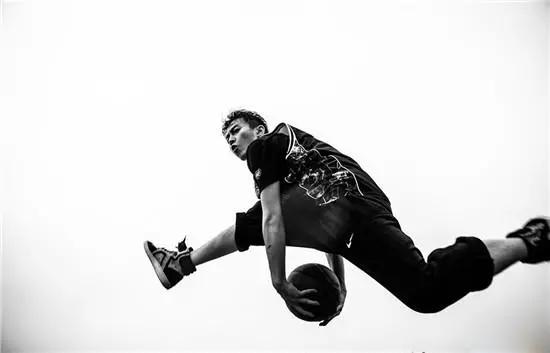 陈晓跳高1米7,跳高运动员张国伟是世界冠军吗